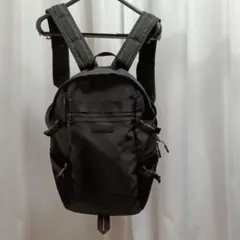 nico and...のシンプルな黒のバックパック