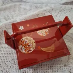お値下げ❣️赤い合成漆器、 伝統的な模様 プラスチック製。生菓子器等に♡