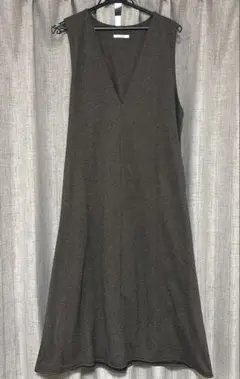 Lutique ノースリーブ Vネック ひざ丈ワンピース