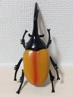 5.昆虫フィギュア カブトムシ？ヘラクレスオオカブト？(><)