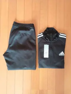 アディダス AEROREADY スリーストライプストラックスーツ（ジャージ上下）