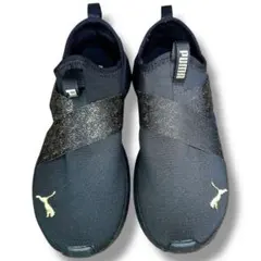 美品 プーマ ソフトフォーム スリッポンスニーカー ブラック×ゴールド 23cm