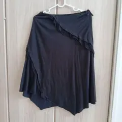 INDIVI 黒いフレアスカート ひざ丈 アシンメトリー