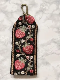 インド刺繍リボン　リップケース　印鑑ケース　いちご柄　ブラック