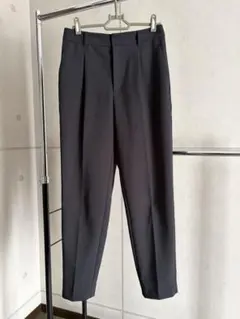 GU タックテーパードパンツ　ブラック