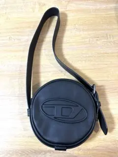 DIESEL　ショルダーバッグ　Dロゴ　エンボスラウンド　クロスボディバッグ　黒のサムネイル