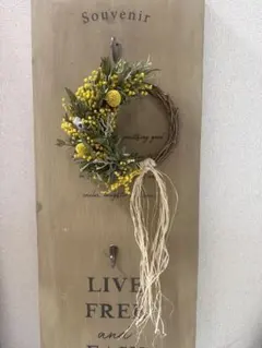 ミモザとユーカリのドライハーフリース　黄色の春リース