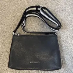 MARC JACOBS ブラックレザーショルダーバッグ