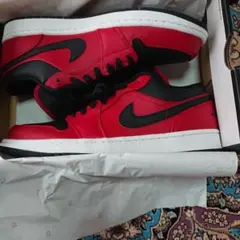 Nike レッド/ブラック スニーカー