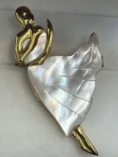 未使用　白蝶貝エレガントなダンスブローチ