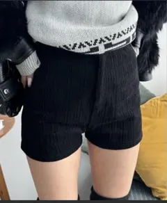 SHAGGIE モノグラムタイトハイウエストショートパンツのサムネイル