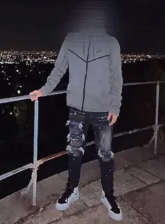 ペイント&ダメージ加工 ブラックデニム スリムフィット 【紫/パープル柄の裏地】