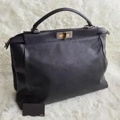 FENDI　フェンディ　ピーカブー　ハンドバッグ　ブラック　黒　ゴールド金具