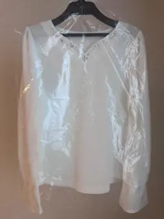 新品 MISCH MASCH ビジュー付き シフォンブラウス（ホワイト）