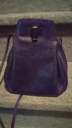 おしゃれなバッグ 濃紺色