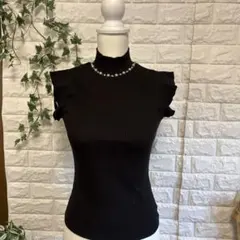 【新品】INGNIノースリーブ ニット ブラック パール調装飾 フリル袖
