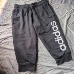 アディダス　ヒザ下丈スエットパンツ　150〜160