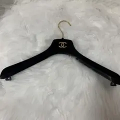 CHANEL 黒い衣類ハンガー