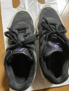 アディダス　ファルコン