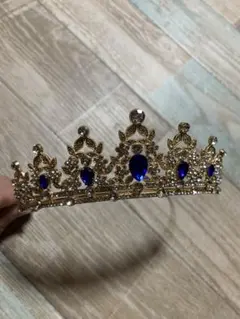 ゴールド 王冠型ティアラ 青色ストーン