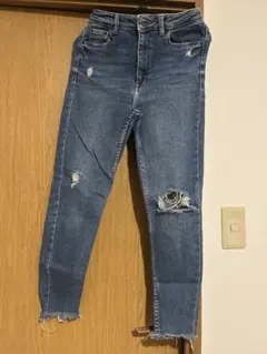 Bershka Original Denim スキニーデニム ダメージ加工のサムネイル