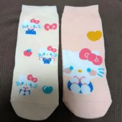 ハローキティ ソックス 　２足まとめ売り　クリーム色 ピンク