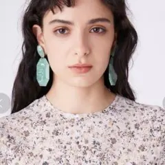 Mila Owen ミラオーウェン チャームイヤリング 4744のサムネイル