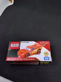 신품 미개봉 カーズ トミカ ライトニング・マックィーン ジャンプタイプ