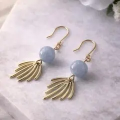 天然石アクアマリンとゴールドチャームのピアス　 14kgf 金属アレルギー対応