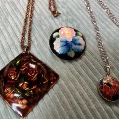 アクセサリー３点セット　ブローチ　ペンダントトップ　ネックレス　花柄　七宝焼