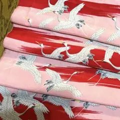 No.568 古布 着物解き 人気の鶴文様 ピンク 赤　薄手