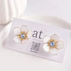 【再販】桜のポストピアス／イヤリング スタッド 小ぶり シンプル 春 白