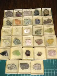 世界の鉱物標本セット　鉱物　鉱石　宝石　天然石　石　28点
