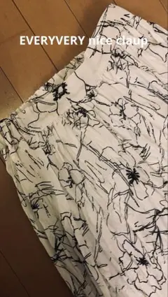 EVERYVERY nice claup フラワー ロングフレアスカート