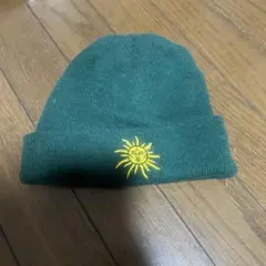 ダークグリーン 太陽刺繍 ニットビーニー