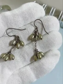 ヴィンテージ ダングルピアス　淡水パールモスグリーン