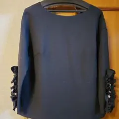 お袖フリル飾り付き長袖トップス