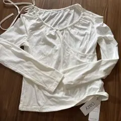 タク付き　新品　DAZY 長袖カットソー ホワイト
