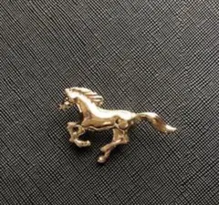 馬 ブローチ ゴールドカラー アクセサリー コンパクトサイズ