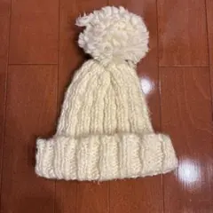 ニット帽　ホワイト　ポンポン付き