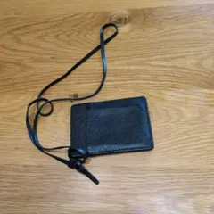 黒いレザー パスケース・定期入れ ストラップ付き