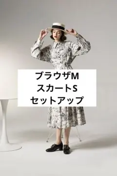 Tnewties ♡ 数日分にしては荷物が多すぎる green スカート - メルカリ