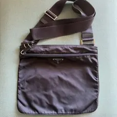 プラダ　三角ロゴ　ナイロン　レザー　ショルダーバッグ　サコッシュ.