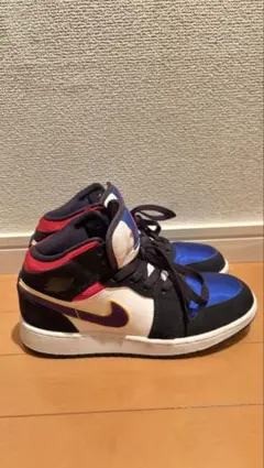 NIKE AIR JORDAN 1 MID