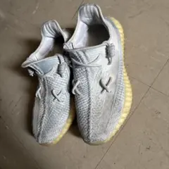 Yeezy Boost 350 V2 クリームホワイト/イエロー