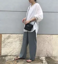 新品タグ付き　UNIQLO サテンリラックスストレートパンツ