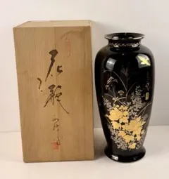◆t761◆加藤幸兵衛　李朝　黒釉花入　青磁鉄地象嵌　草花文　梅瓶 ◇t761◇加藤幸兵衛 李朝 黒釉花入 青磁鉄地象嵌 草花文 梅瓶 - メルカリ