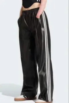 adidas ブラック ストレートパンツ　レザー