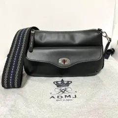 A.D.M.J はっ水 レザー ターンロック クロスボディバッグ 未使用のサムネイル