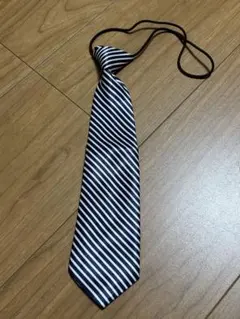 【数回のみ使用】ネイビーとホワイトのストライプネクタイ